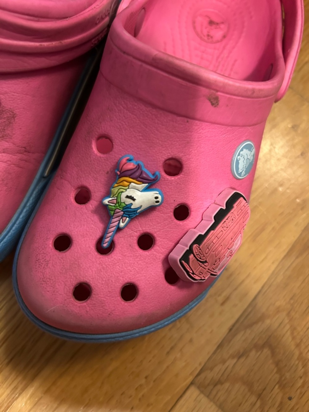 Girl’s pink Croc slip on waterproof clogs - Picture 4 of 10